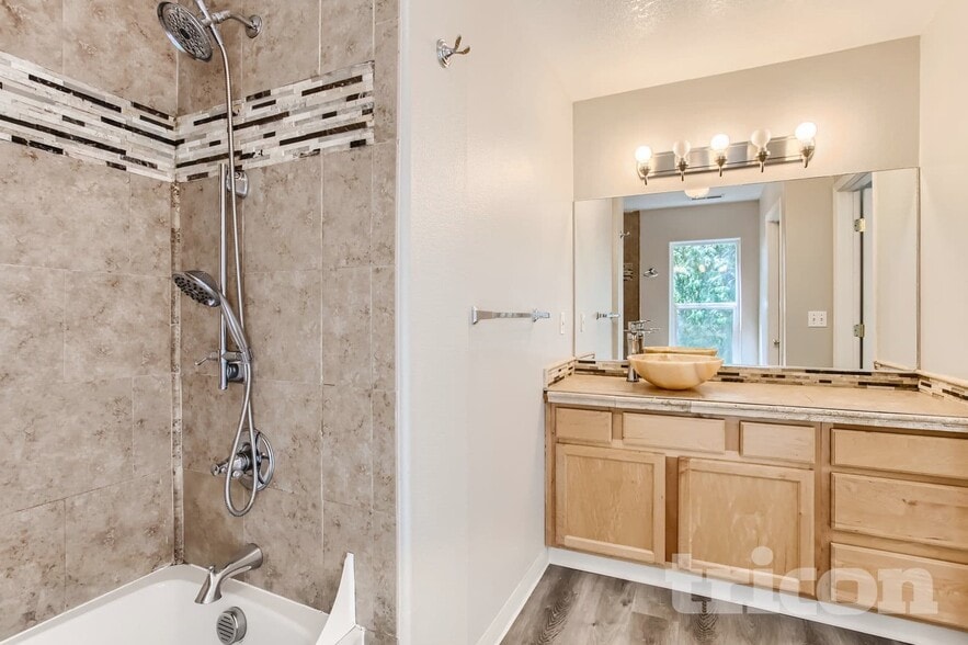 Building Photo - 7535 SW Onnaf Ct