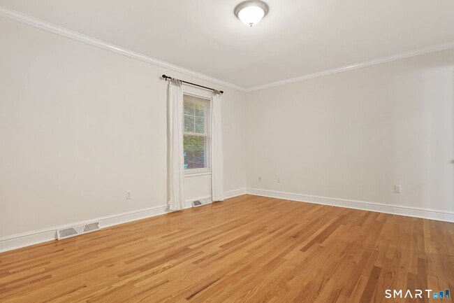 Building Photo - 6 Silvermine Ave