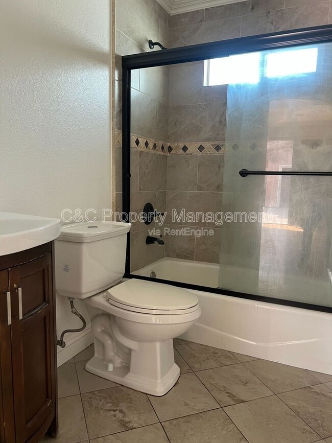 Building Photo - 1445 1/2 South Sunol Drive