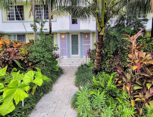 Building Photo - 833 10th St