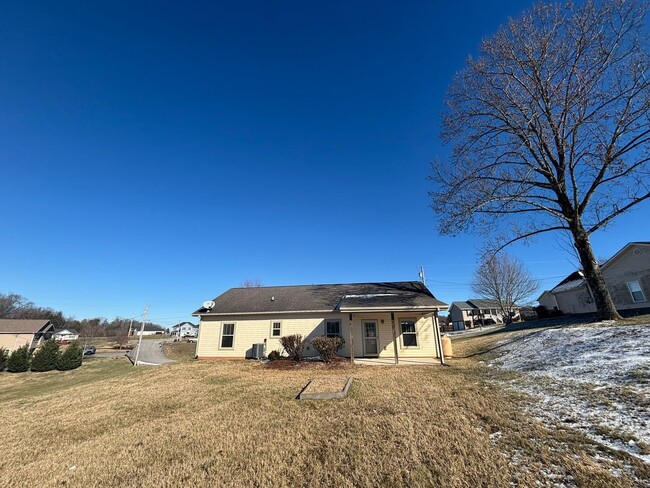 Building Photo - Stunning 3 bedroom/2 Bath Home in Gray