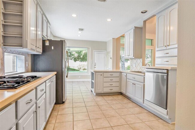 Building Photo - 5534 Chesapeake Pl