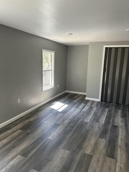 Building Photo - 113 Larry St