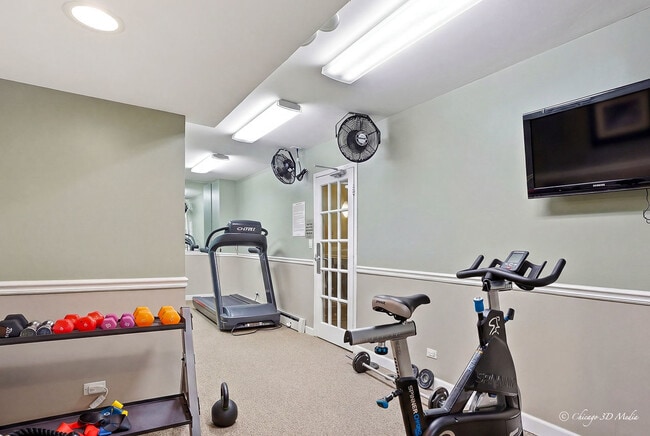 Building Photo - 3900 N Pine Grove Ave