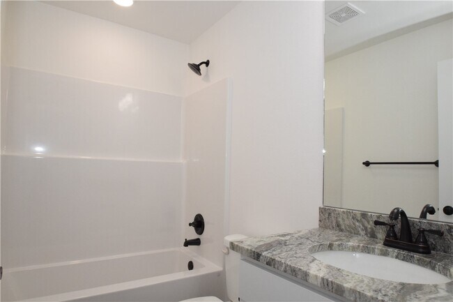 Building Photo - 320 Palm St