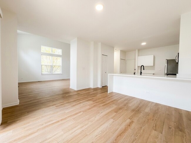 Building Photo - 1089 Ellsworth Dr