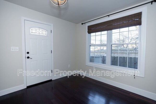 Building Photo - 102 Lynhaven Dr