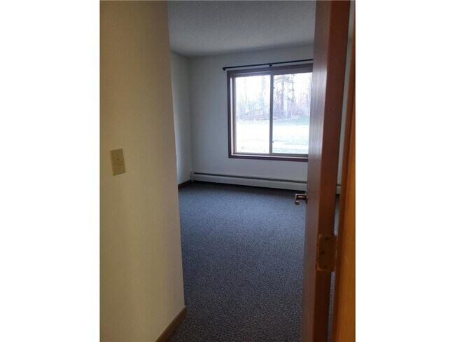 Building Photo - 609 Main St S