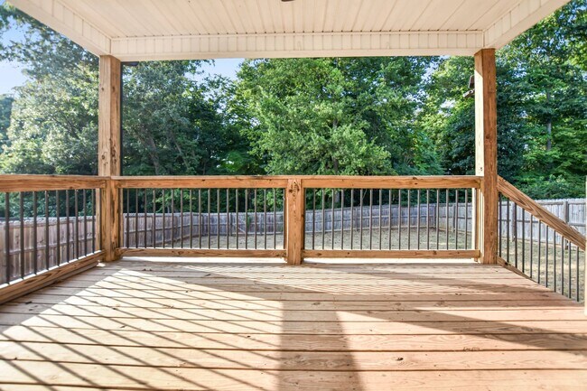 Building Photo - Pet Friendly Three Bedroom!