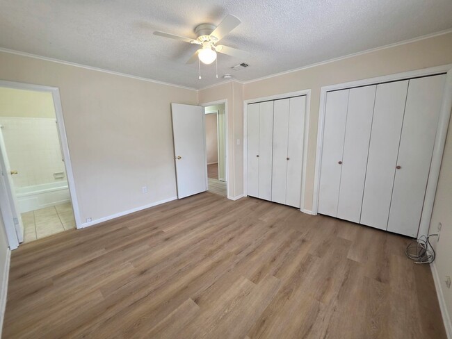 Building Photo - 5BR/2BA home with large family room