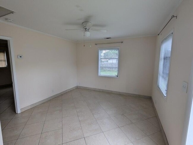 Building Photo - 1021 Selkirk St