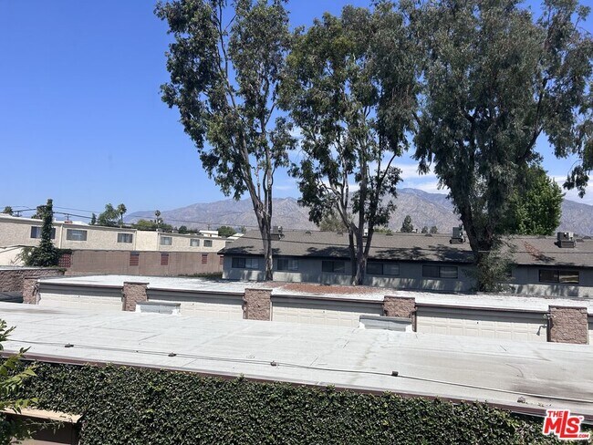 Building Photo - 449 W Duarte Rd