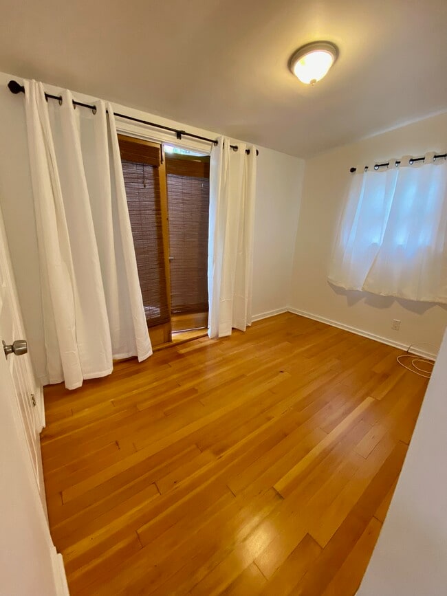 Building Photo - 2707 Strongs Dr