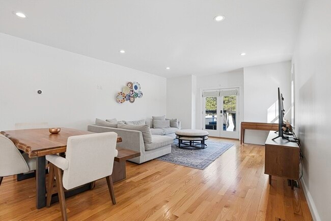 Building Photo - 279 W Central St