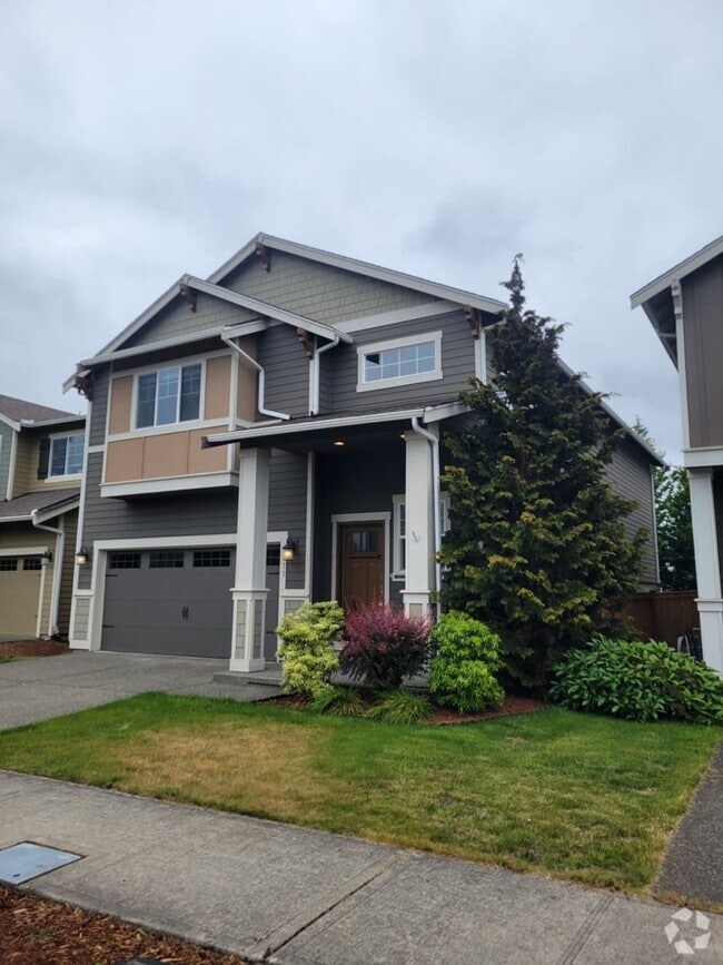 Building Photo - Great 3 bedr. with large loft in perfect l...