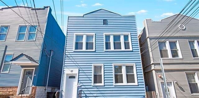 Building Photo - 33 Stagg St
