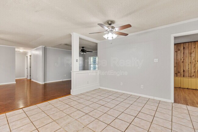 Building Photo - 8806 Fox Hollow Dr