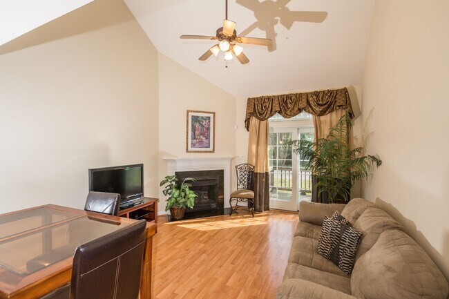 Building Photo - Updated Condo in Norfolk
