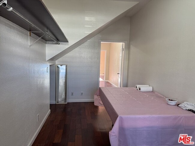 Building Photo - 2024 W 12th St