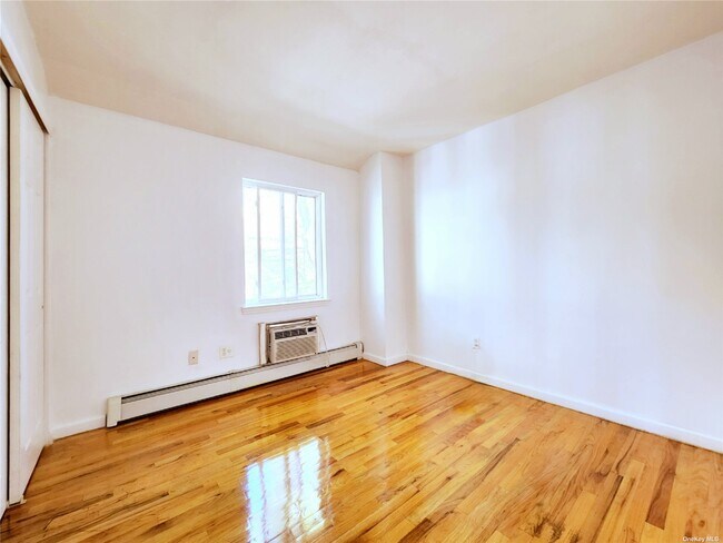 Building Photo - 96-03-96-91 91st Ave