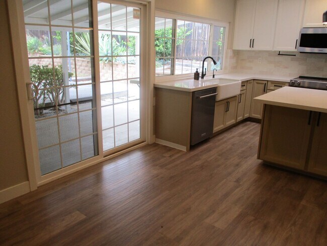 Building Photo - Desirable Santee 4 Bedroom Home!