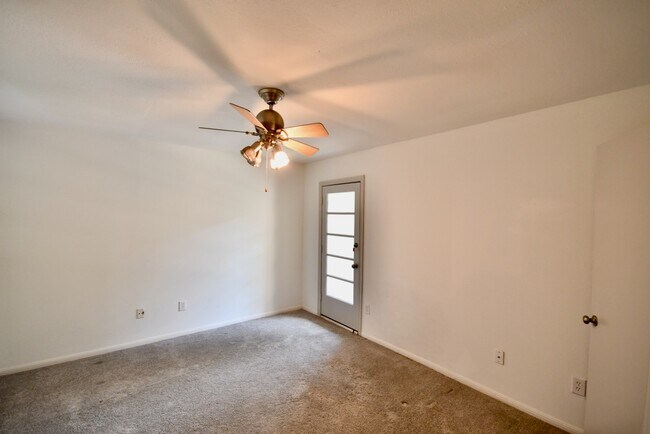 Building Photo - 4404 Basswood Ln
