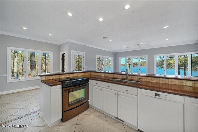 Building Photo - 11 Whisper Lake Dr