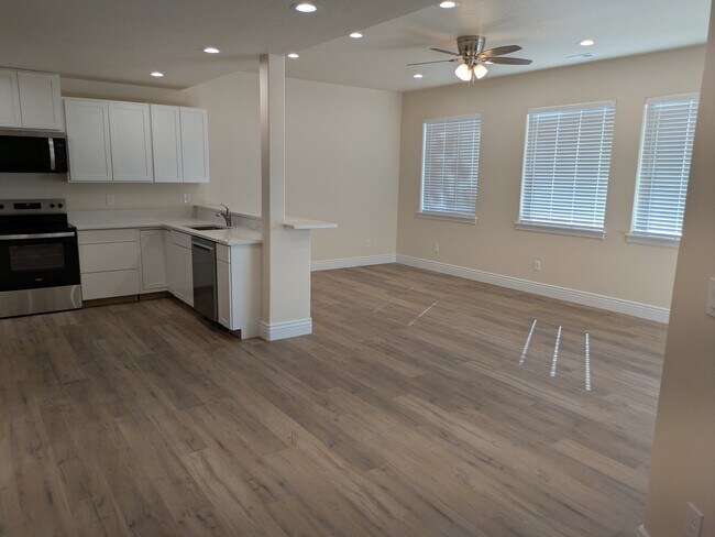 Building Photo - 5145 Mile High Cir