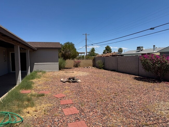 Building Photo - Single Story 4 bedroom Scottsdale Home