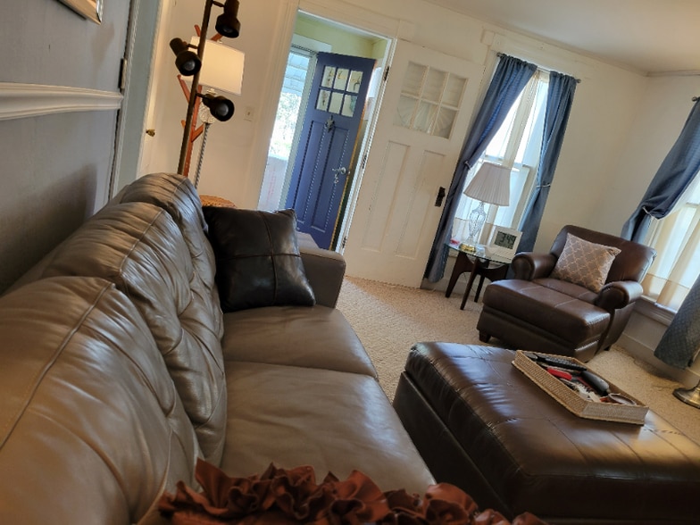 Building Photo - 58 W 6th St