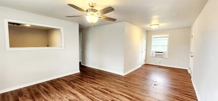 Building Photo - 136 W Marion St