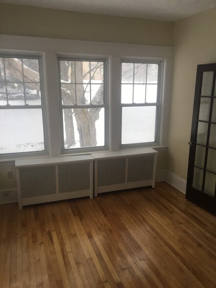 Building Photo - 15 Montvale Rd