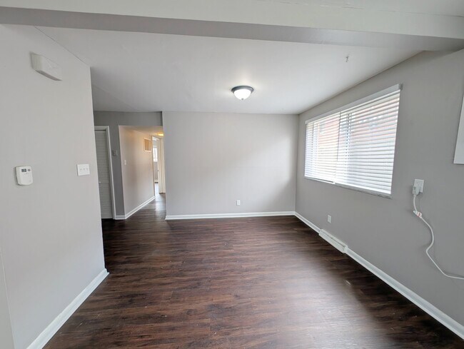 Building Photo - 110 Cromwell Pl