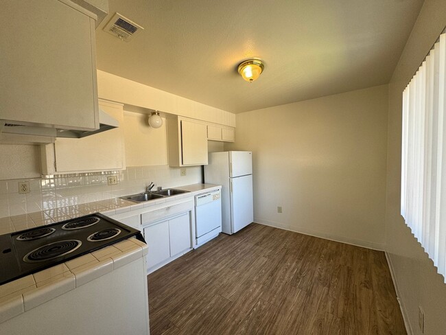 Building Photo - Super cute two bedroom!