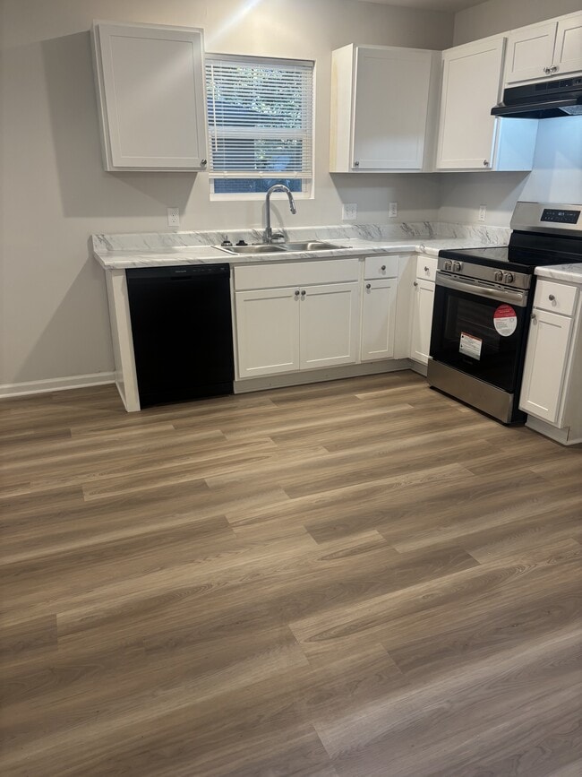 Building Photo - 5383 Clinchport Cir