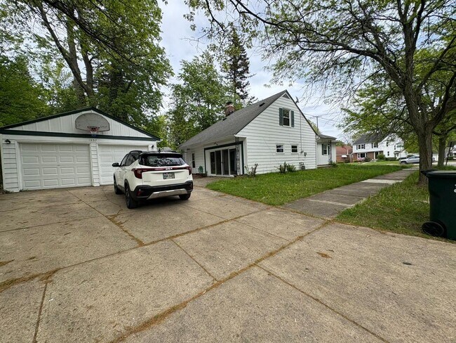 Building Photo - 1037 Keystone Dr