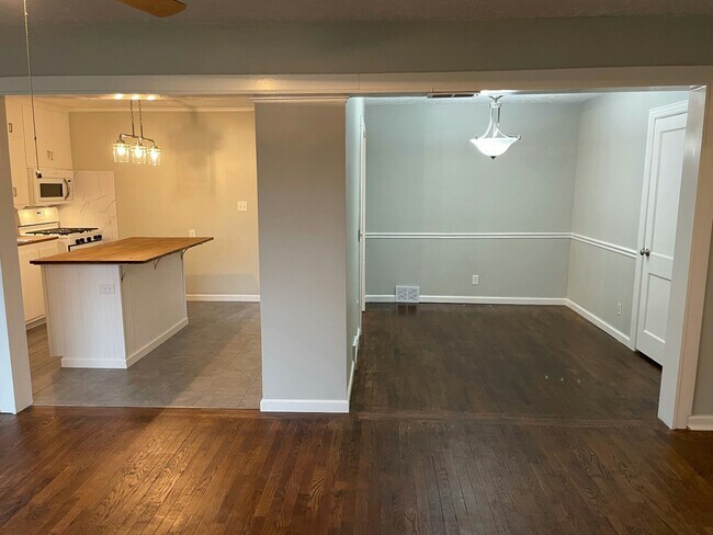 Building Photo - 441 W Catalpa St