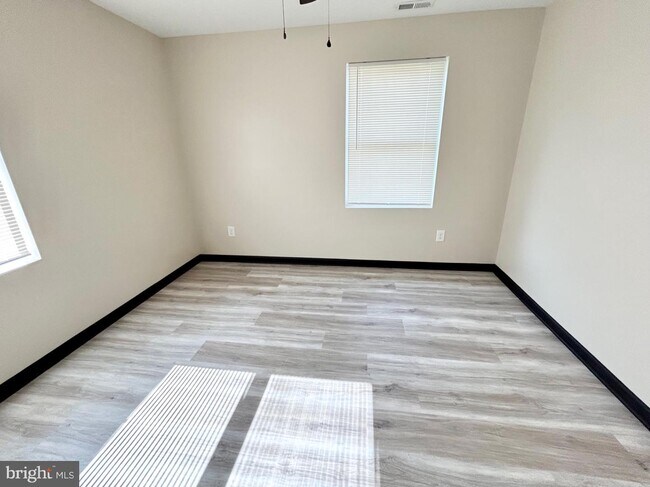 Building Photo - 201 McKinley Ave