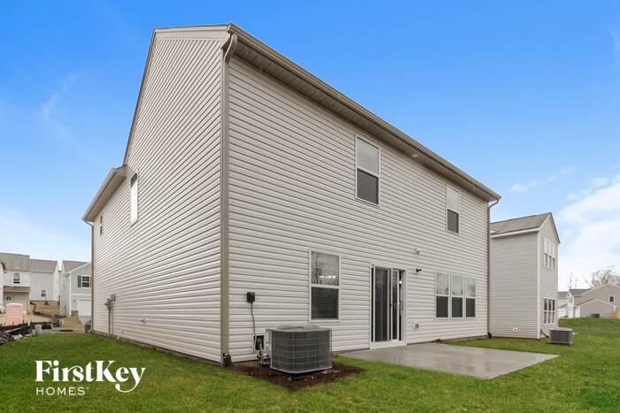 Building Photo - 10226 Holly Park Dr