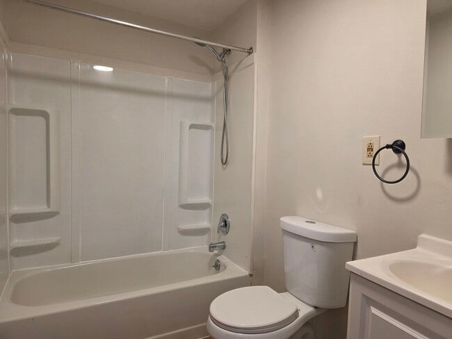 Building Photo - 100 N Franklin St