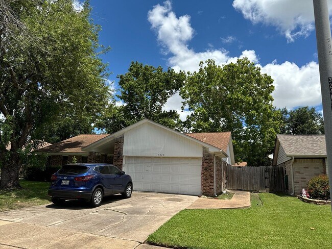 Building Photo - 5222 Valleyview Dr