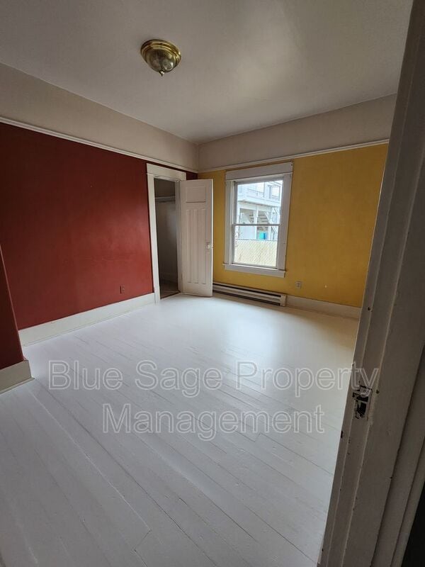 Building Photo - 137 W 13th St