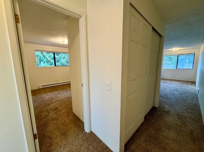 Building Photo - Move-In Special! Rent Ready 2-Bedroom 1 Ba...