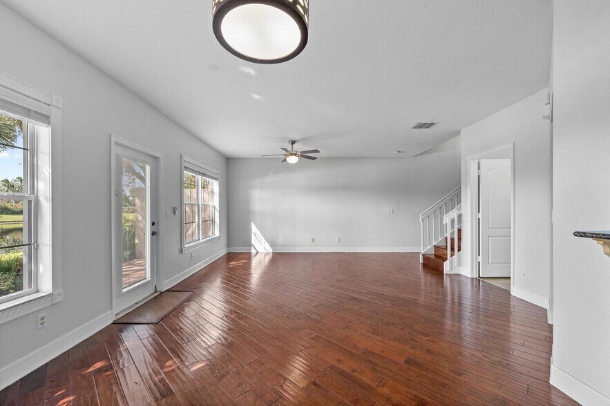 Building Photo - 4205 Bamboo Palm Ct