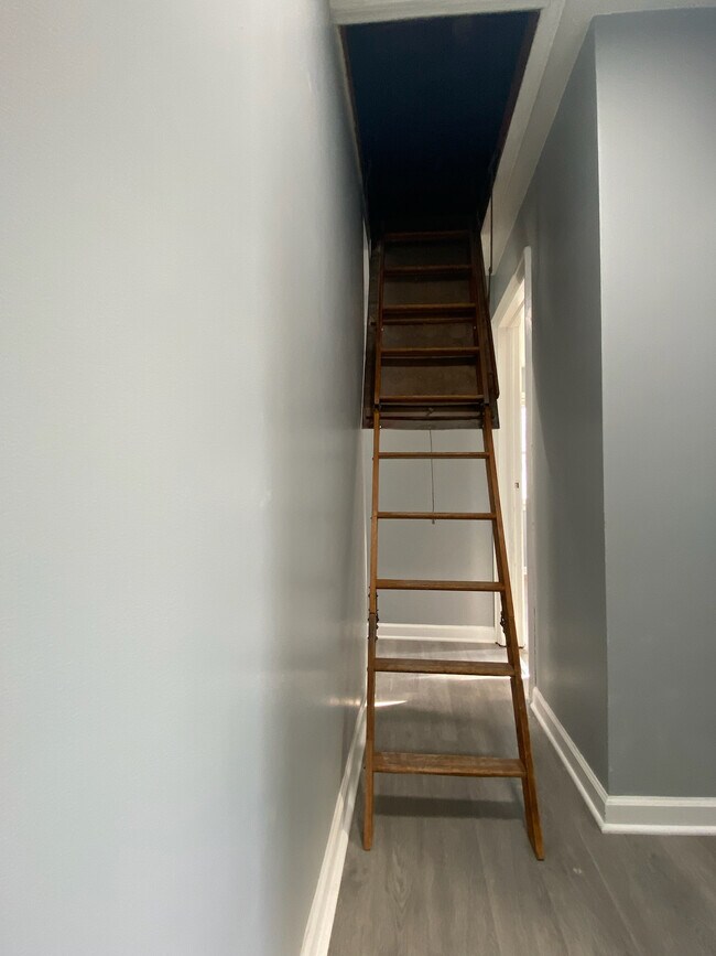 Building Photo - 306 Clifton Ave