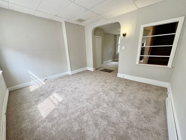 Building Photo - 2 Bedroom 1 Bathroom in York!
