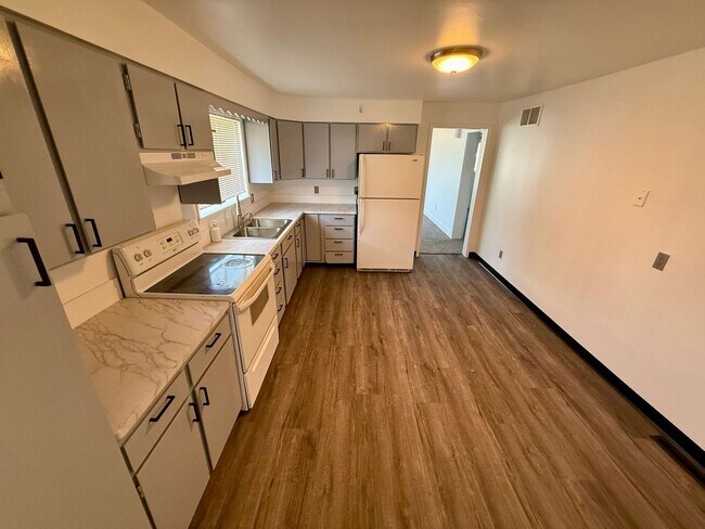 Building Photo - For Rent: 2 Bedroom, 1 Bathroom Home with Garage and Large Yard