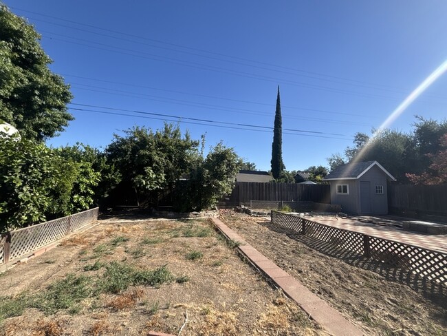Building Photo - 1816 Fallon Ln