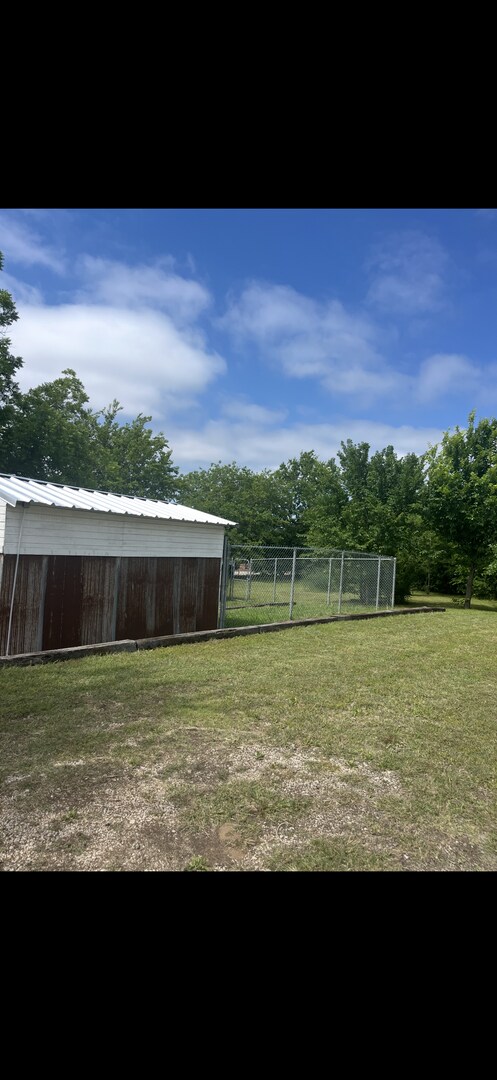 Building Photo - Charming 2 bed 2 bath 1 car garage AND 2 CAR CARPORT!!  Modern Farmhouse with Glassed in Sunroom!