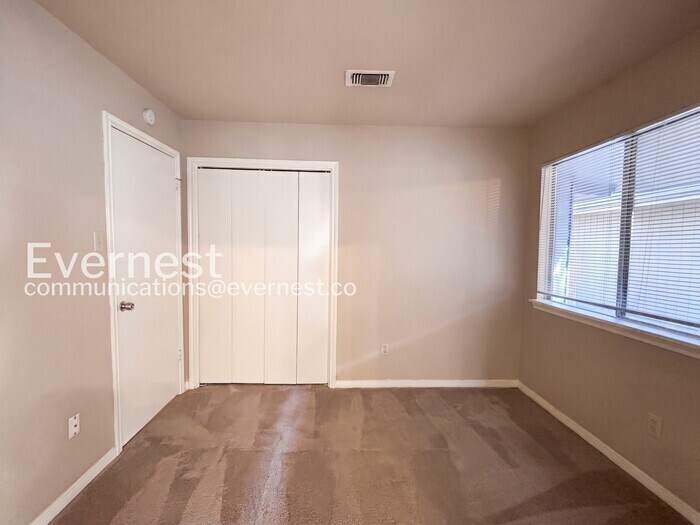 Building Photo - 8602 Laurel Trails Dr